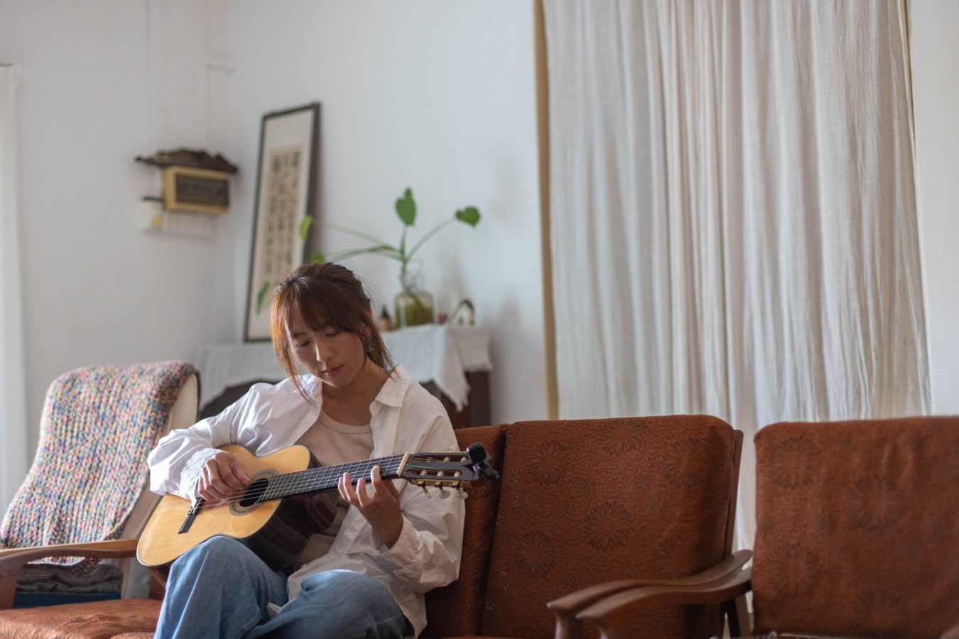 Aki生于马六甲,中学时期便开始创作词曲以及在海螺民歌餐厅驻唱。(陈子韩摄)