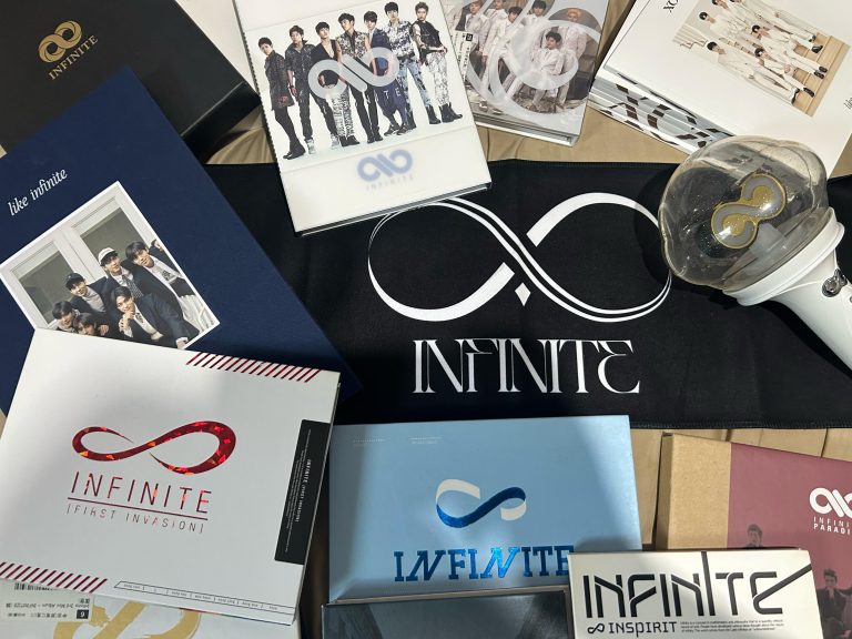 中学时期会把零用钱省下花在专辑或周边上，即使有很多年不再疯韩流，还是不舍得把它们丢掉。如今又有机会开始收集，幸好没扔！ （作者提供）