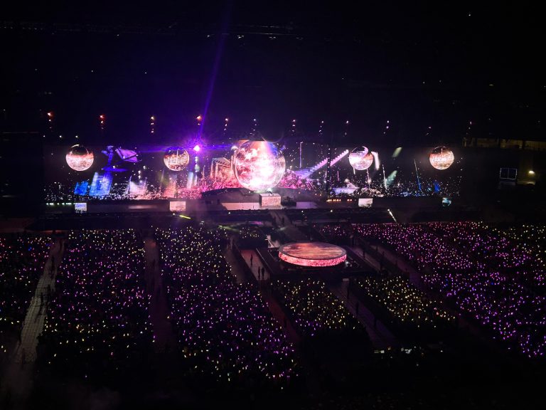 原本认为荧光棒只能在演唱会营造气氛、组成五颜六色的荧光海，但原来它还有其他作用。 （作者提供）