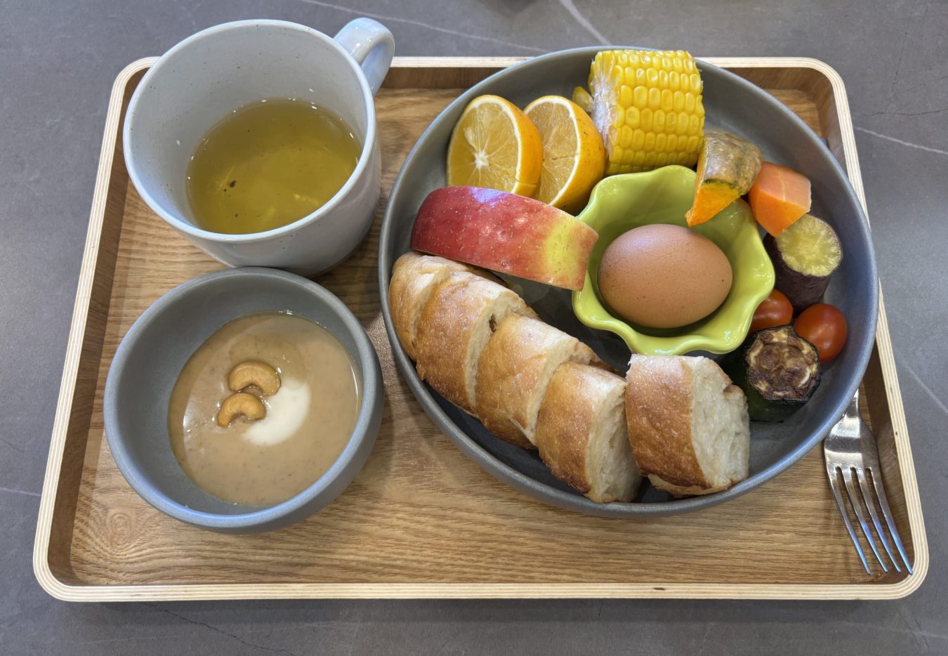 日出云起的健康早餐。(作者提供)
