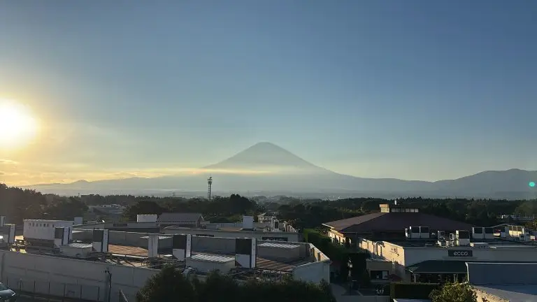 日落照耀富士山。（作者提供）